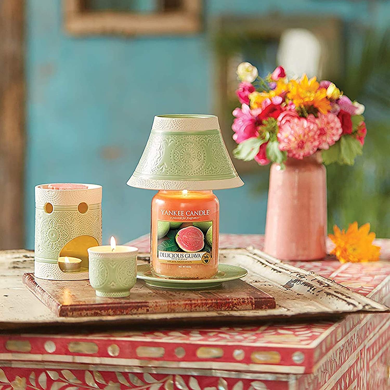 Yankee Candle Large Jar Candle (22oz) - Delicious Guava