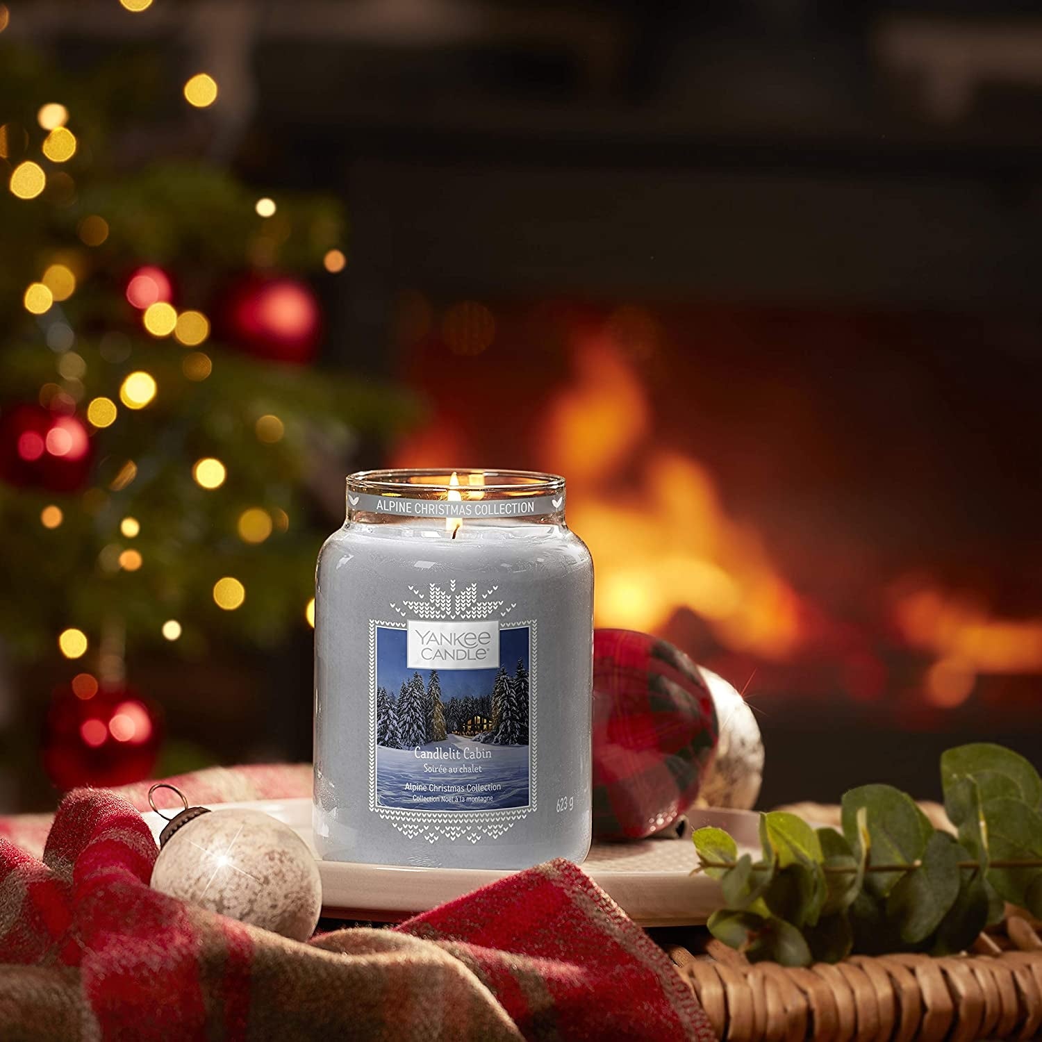 Yankee Candle Large Jar Candle (22oz) - Candlelit Cabin