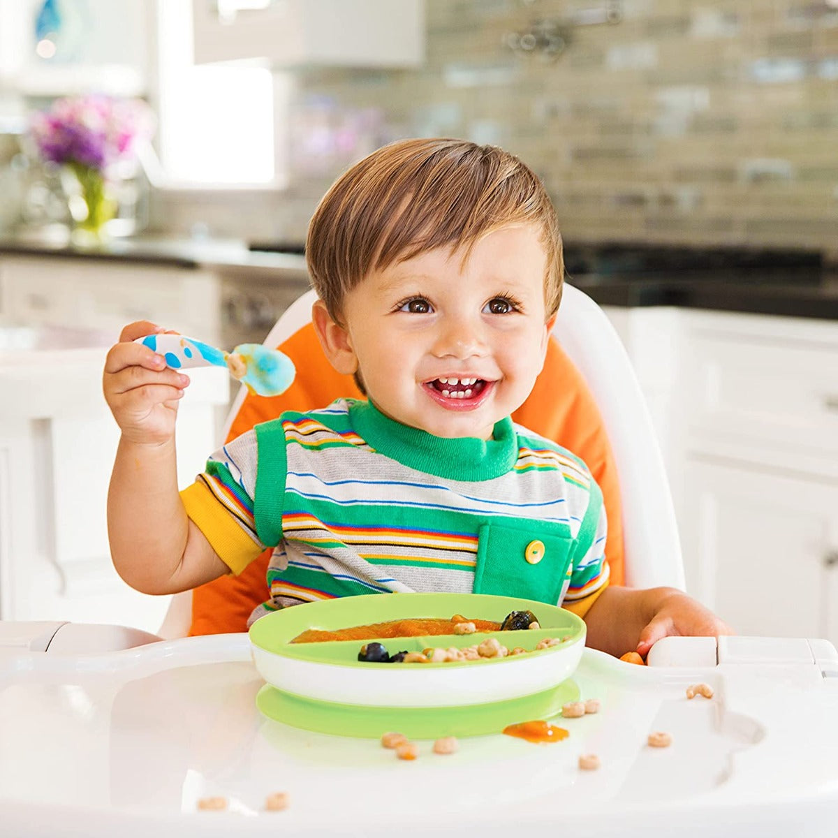 Munchkin Stay Put Suction Baby Plate (4 Colours)