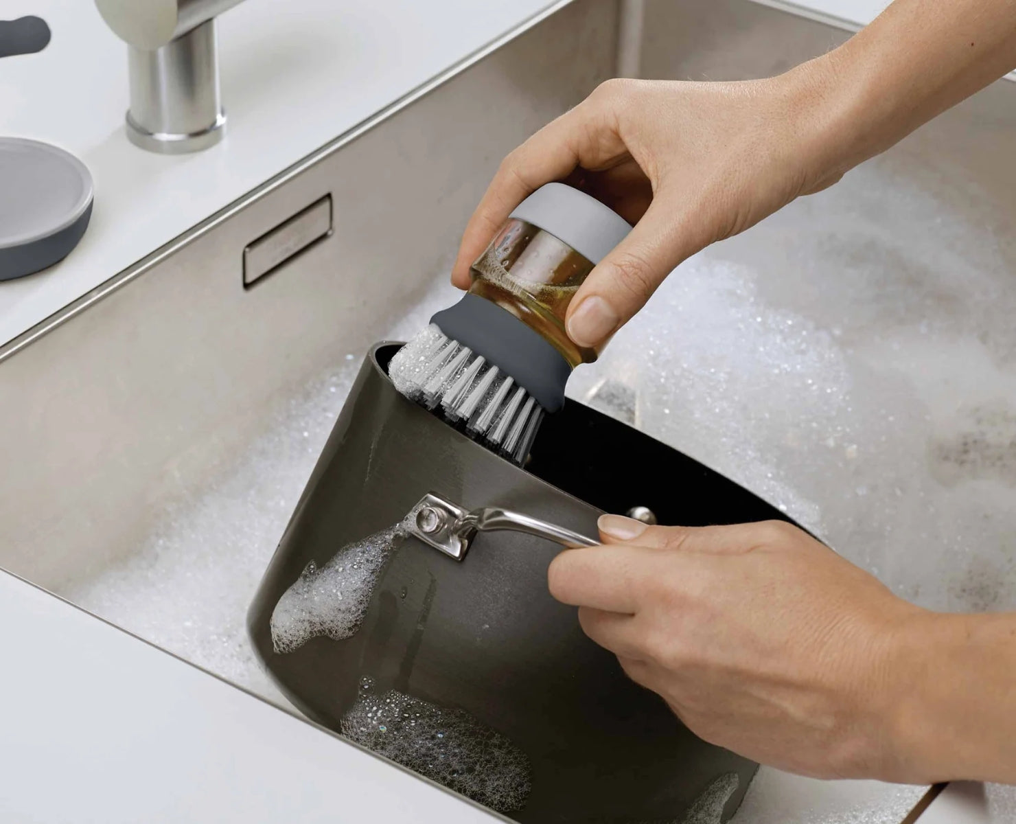 Joseph Joseph Palm Scrub Washing-Up Brush - Grey