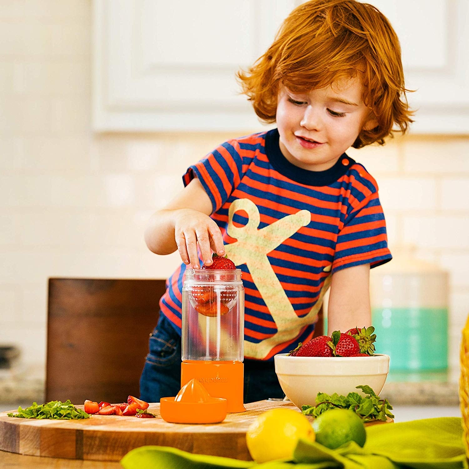 Munchkin Miracle 360° Fruit Infuser Toddler Spill-Proof Cup, 14oz (3 Colours) - Pupsik Singapore
