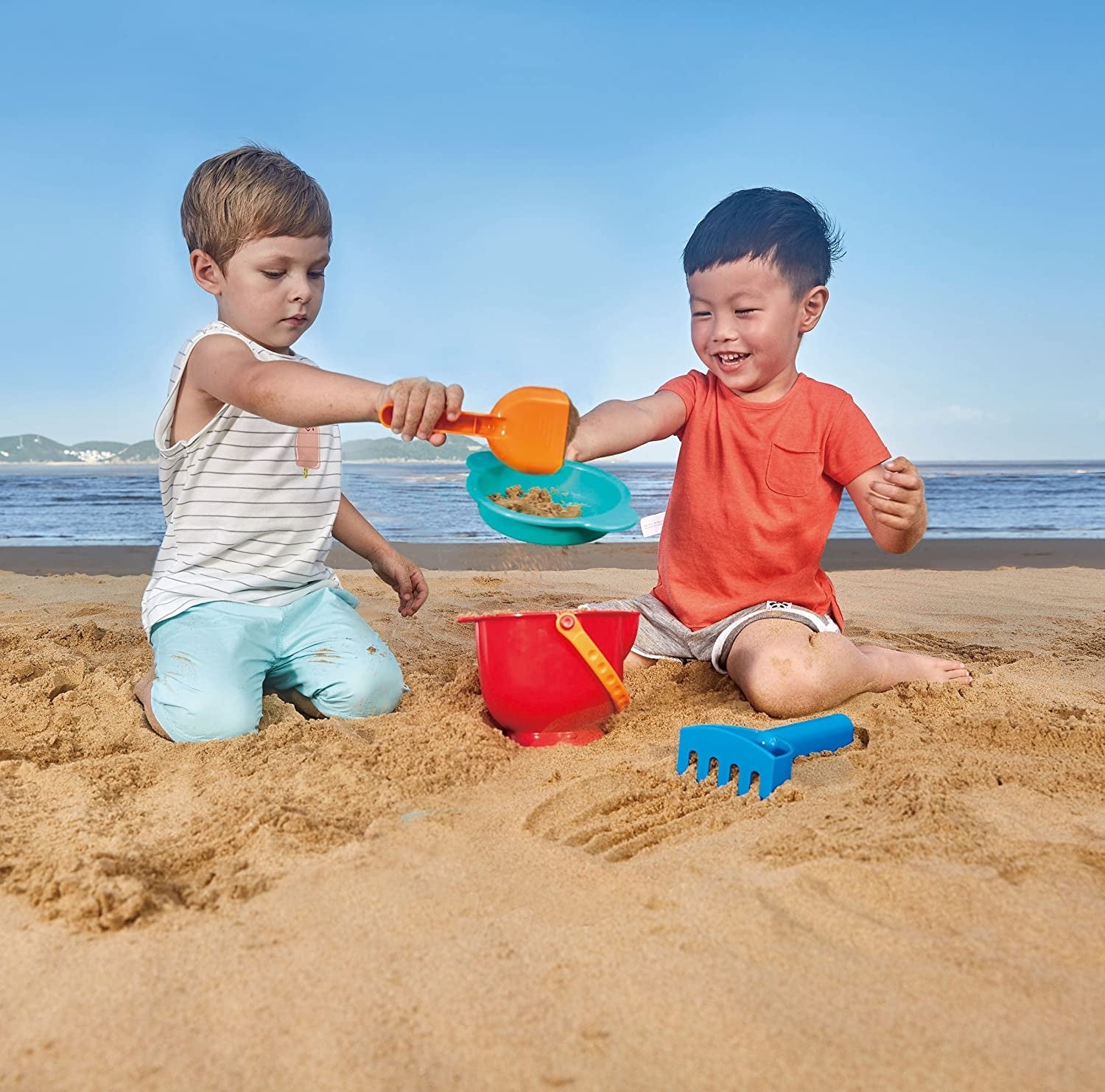 Hape Beach Basics Set