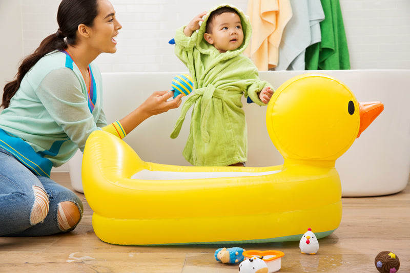Munchkin White Hot Inflatable Duck Bath Tub