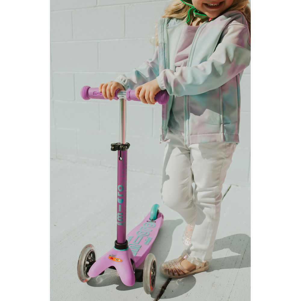 Micro Mini Deluxe Scooter (3 Colors)