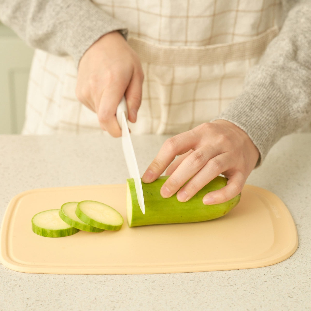 Moyuum Silicone Baby Food Cutting Board (3 Colors)