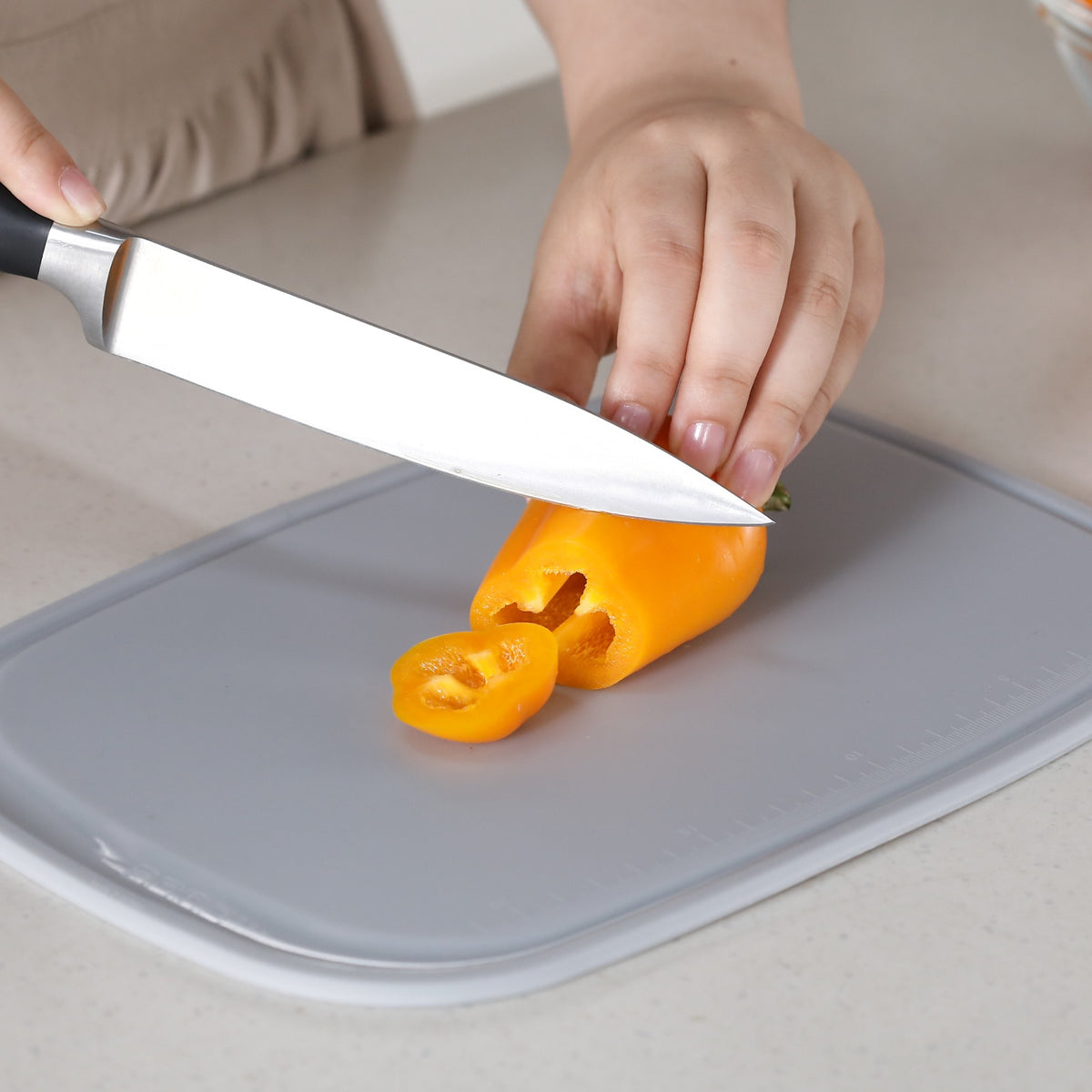 Moyuum Silicone Baby Food Cutting Board (3 Colors)