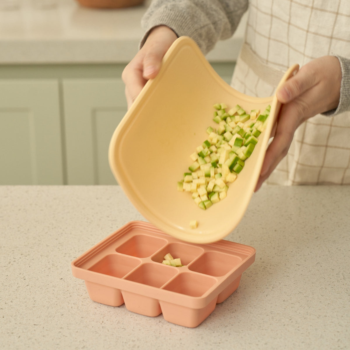 Moyuum Silicone Baby Food Cutting Board (3 Colors)