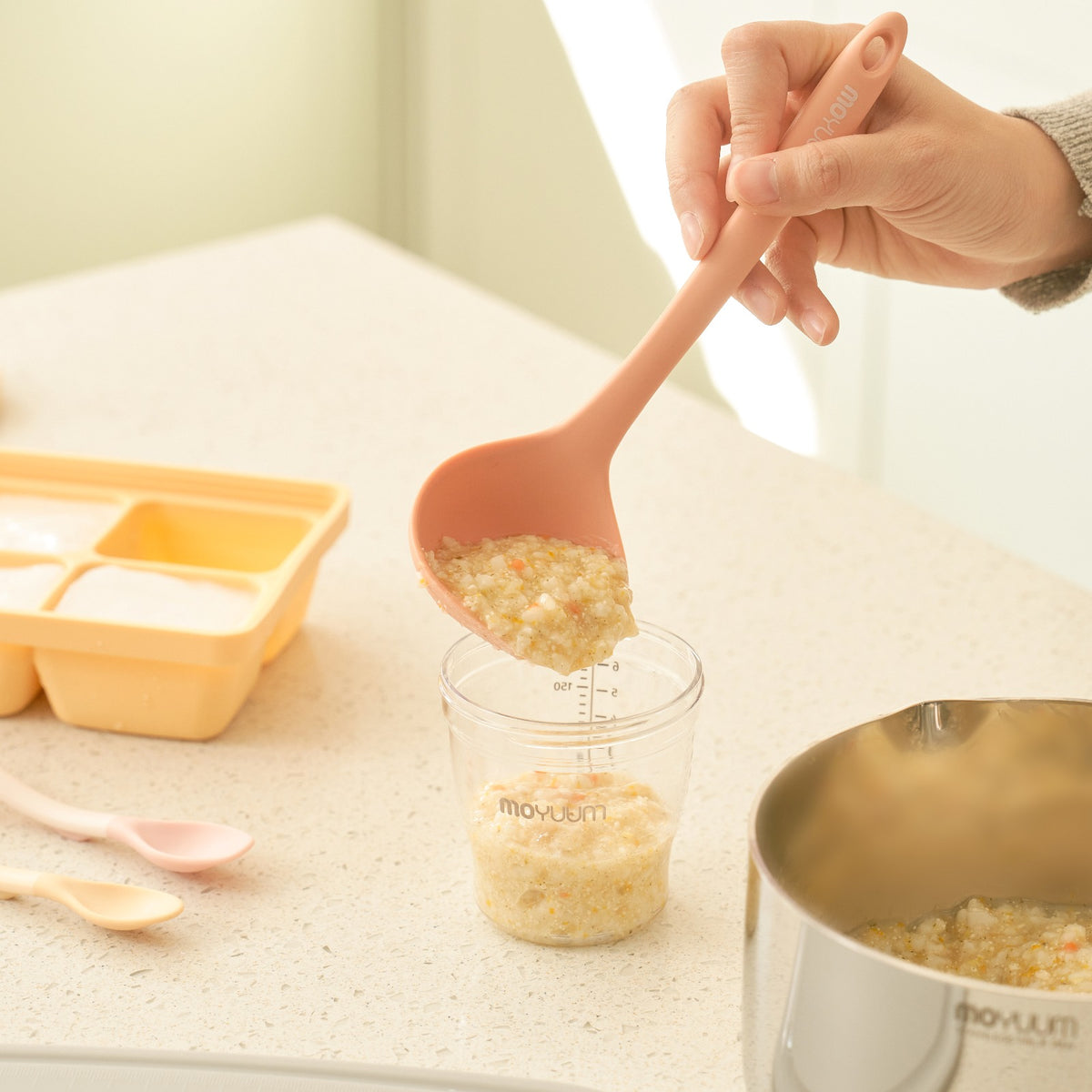 Moyuum Silicone Baby Food Ladle, 1pc (3 Colors)