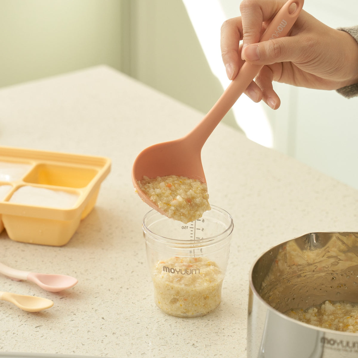 Moyuum Silicone Baby Food Ladle, 1pc (3 Colors)