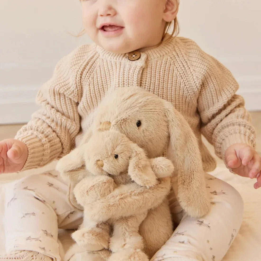 Snuggle Bunnies Frankie The Hugging Bunny Soft Toy (2 Colors) - Pupsik Singapore