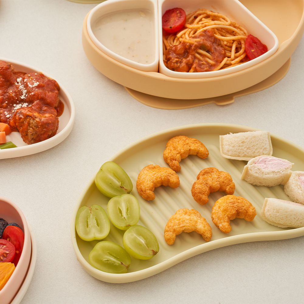 Moyuum Croissant Silicone Divider Suction Plate (3 Colors)