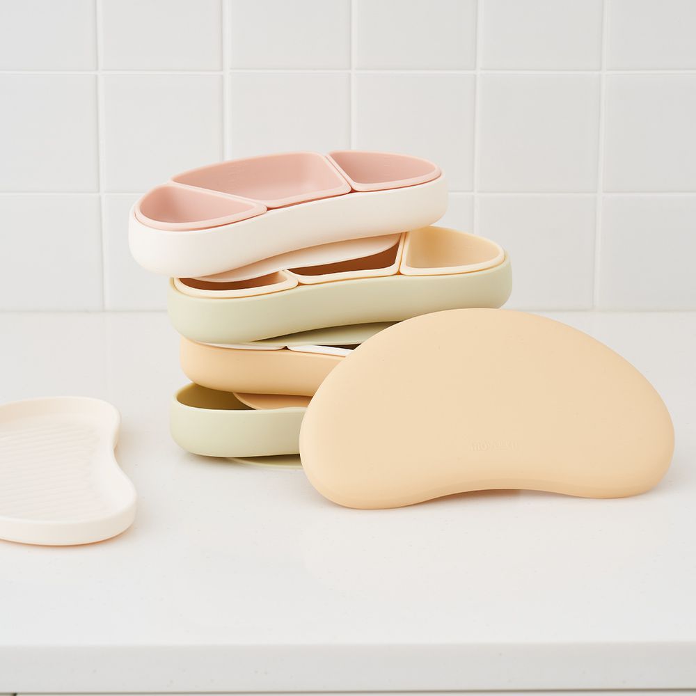 Moyuum Croissant Silicone Divider Suction Plate (3 Colors)
