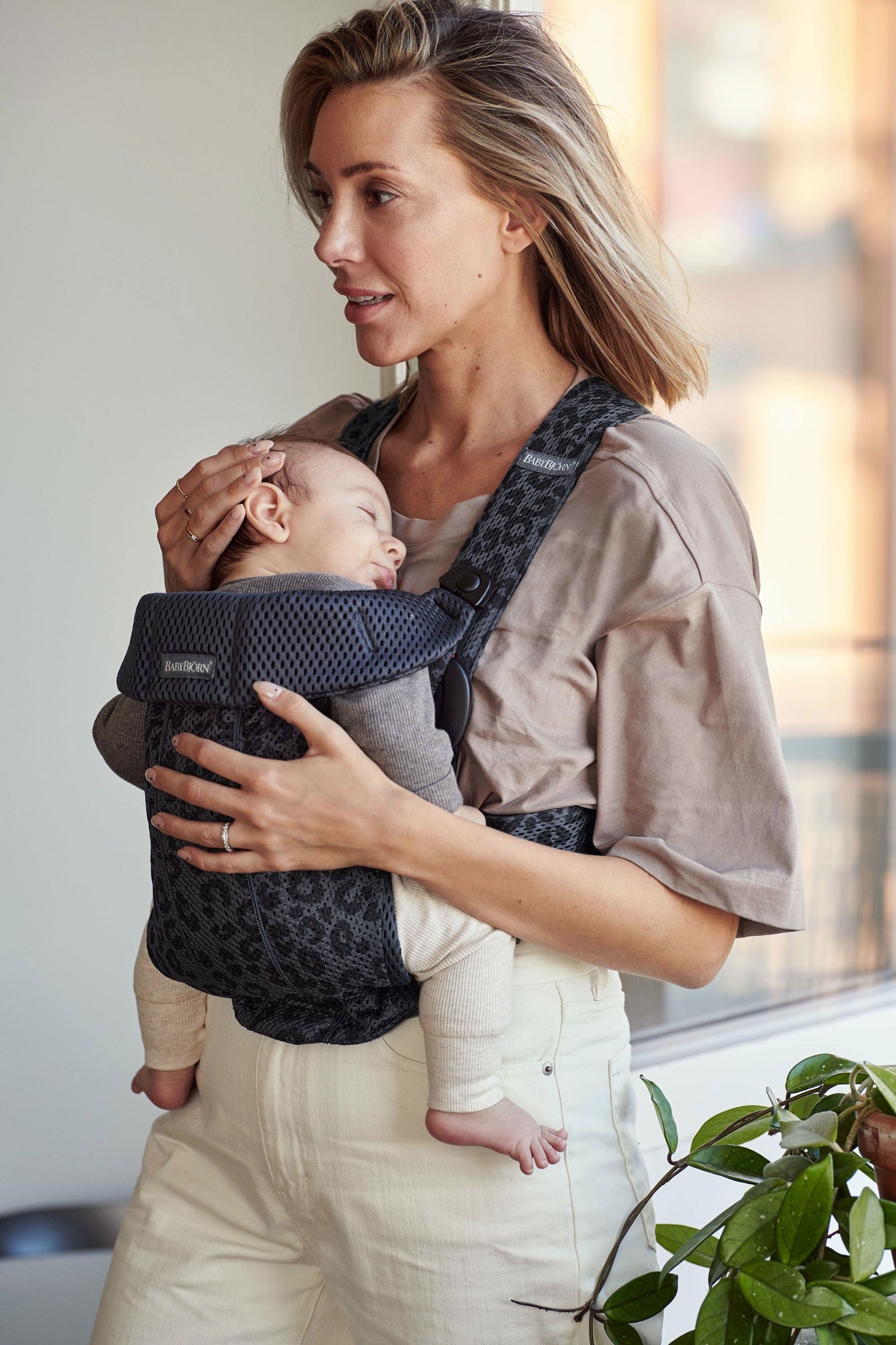 Baby Bjorn Mini Mesh Baby Carrier (2 Colours) - Pupsik Singapore