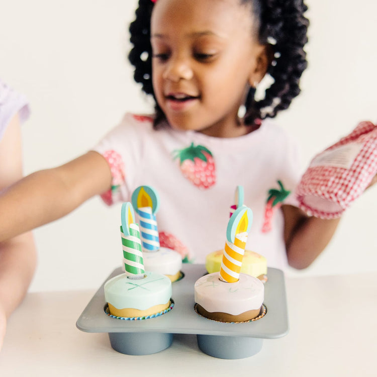 Melissa & Doug Bake & Decorate Cupcake Set