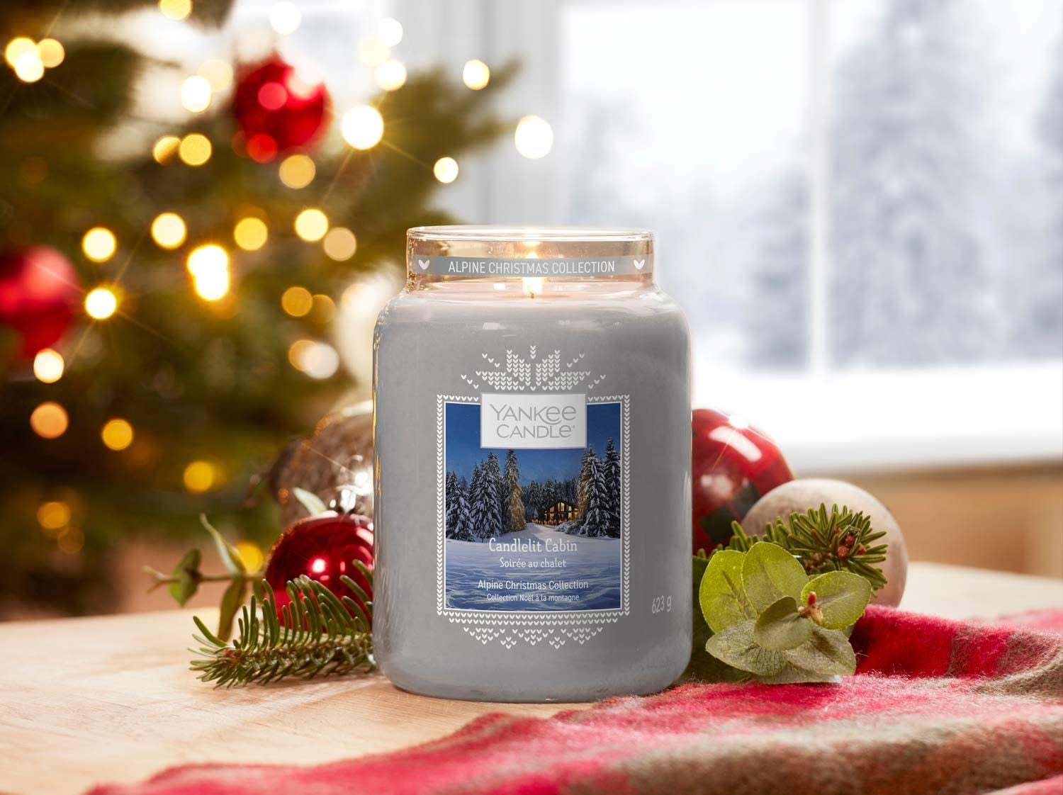 Yankee Candle Medium Jar Candle (14.5oz) - Candlelit Cabin