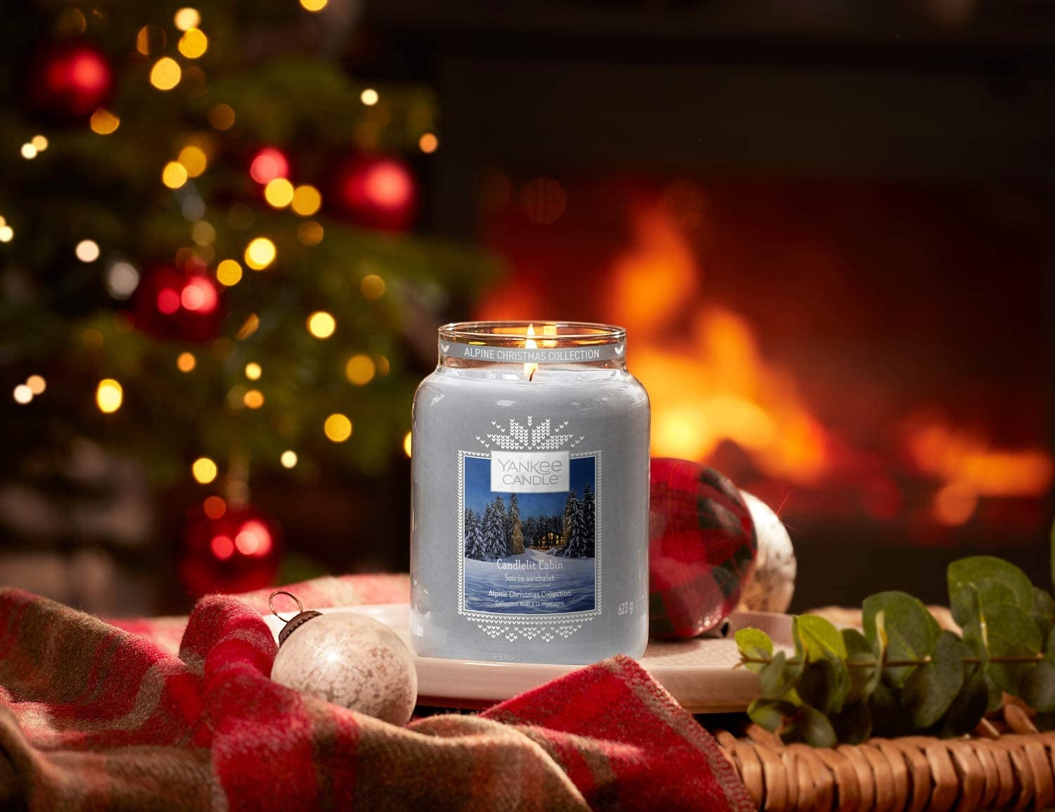 Yankee Candle Medium Jar Candle (14.5oz) - Candlelit Cabin