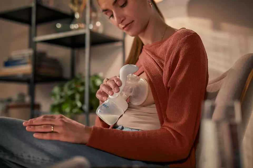Philips Avent Manual Breast Pump Kit with Storage Bags