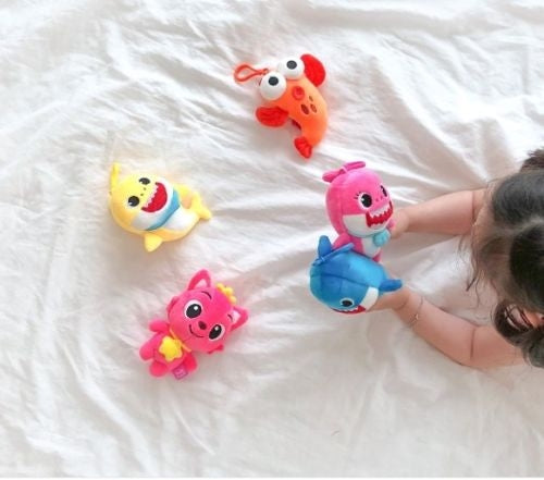 Pinkfong Daddy Shark Keyring