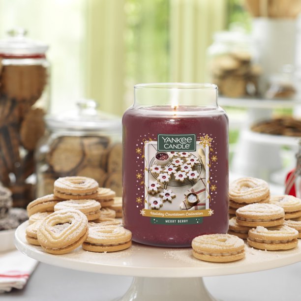 Yankee Candle Large Jar Candle (22oz) - Merry Berry