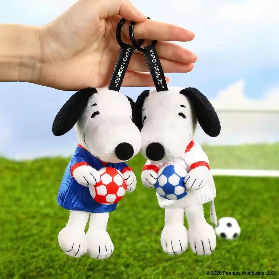 Peanuts x VIPO Snoopy Plush Keychain Blind Box, 1pk (Soccer Series)