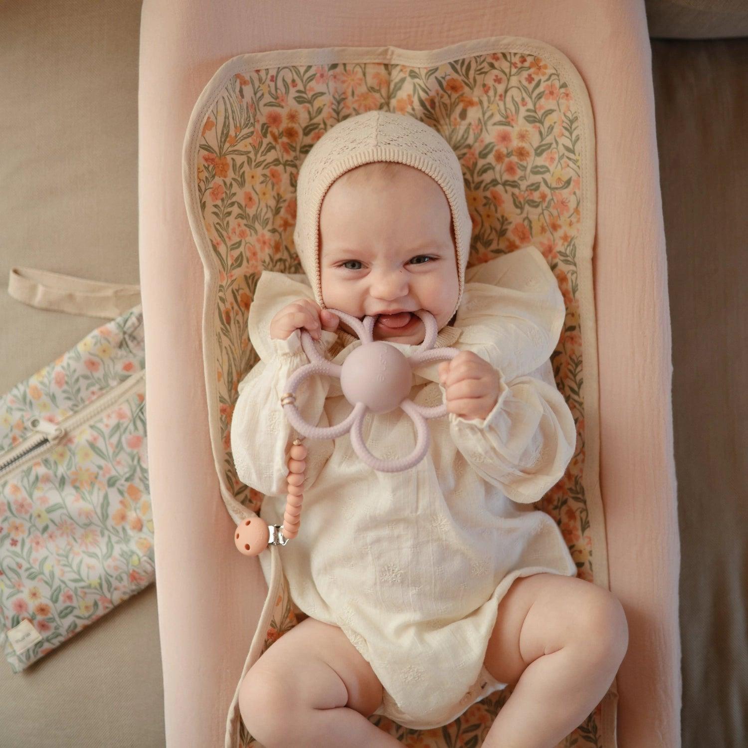 Mushie Daisy Rattle Teether (2 Colors) - Pupsik Singapore