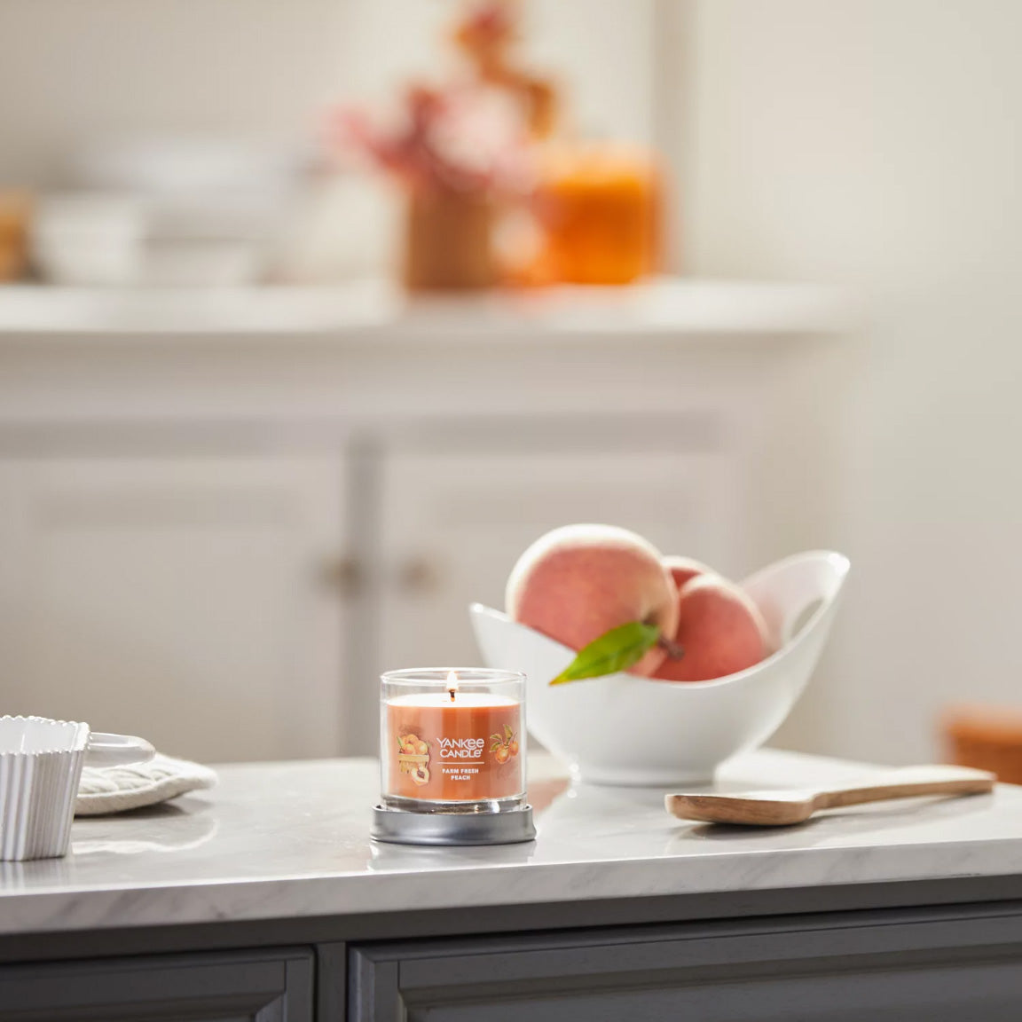 Yankee Candle Signature Small Tumbler Candle, 1- Wick (4.3oz) - Farm Fresh Peach