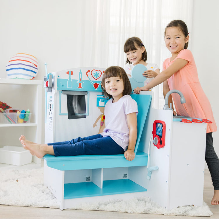 Melissa & Doug Get Well Doctor Activity Center