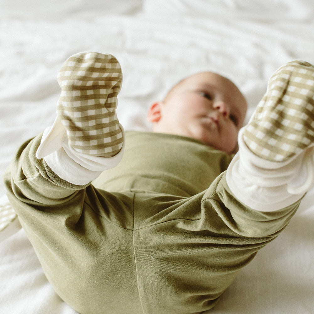 Goumi x Pupsik Bamboo Stay On Booties – Green Gingham (2 sizes)