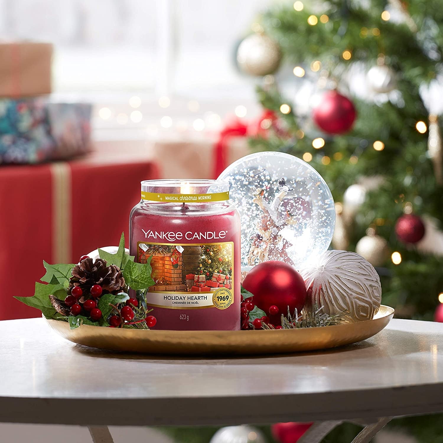 Yankee Candle Medium Jar Candle (14.5oz) - Holiday Hearth