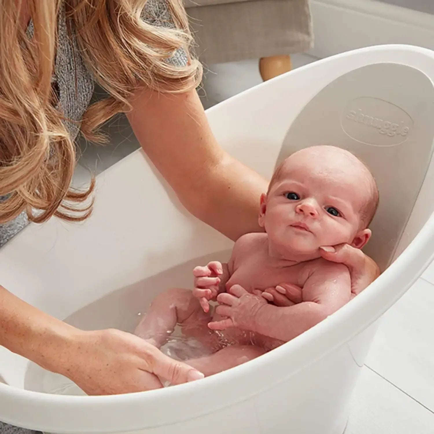 Shnuggle Baby Bath Tub with Plug & Foam Backrest (2 Colors) - Pupsik Singapore
