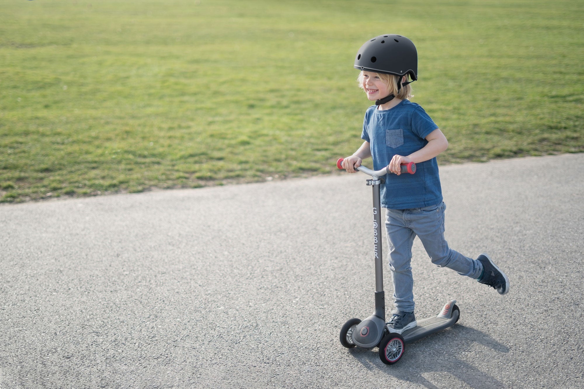 Globber Master Lights Foldable Scooter V2 (LED Wheels) (7 Colors)