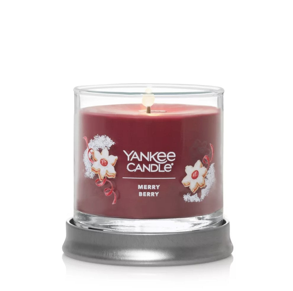 Yankee Candle Signature Small Tumbler Candle, 1- Wick (4.3oz) - Merry Berry