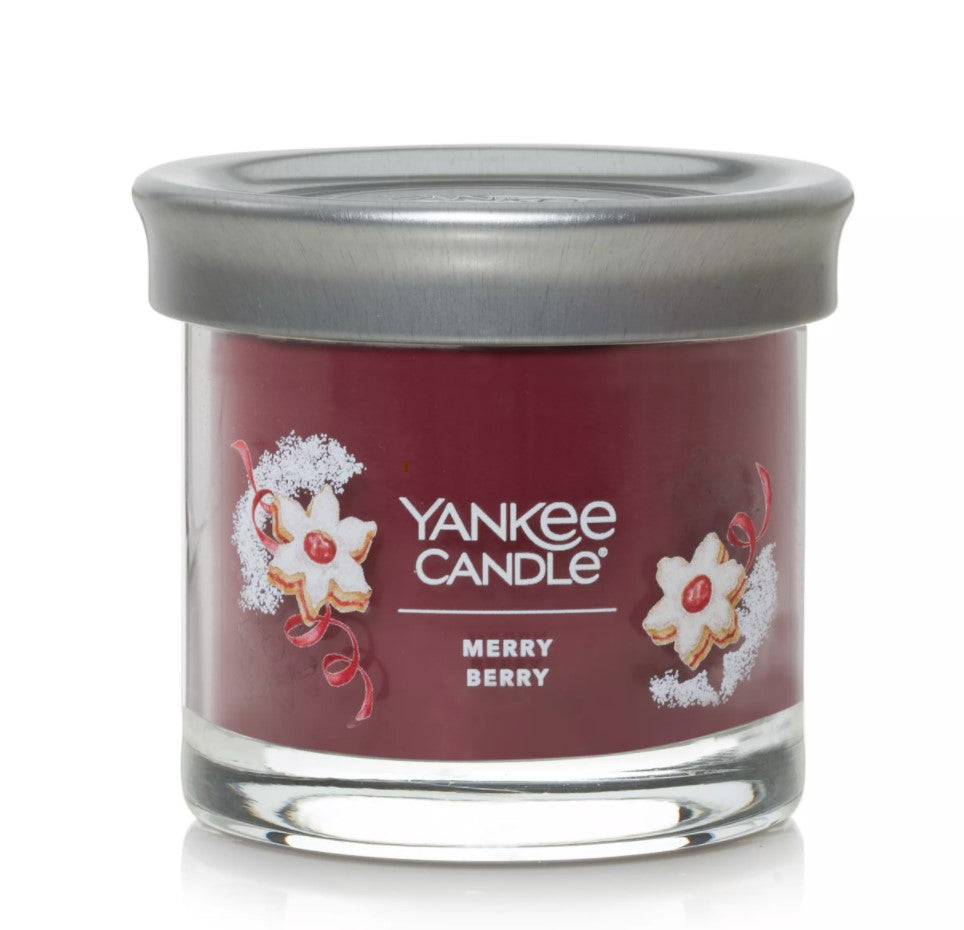 Yankee Candle Signature Small Tumbler Candle, 1- Wick (4.3oz) - Merry Berry