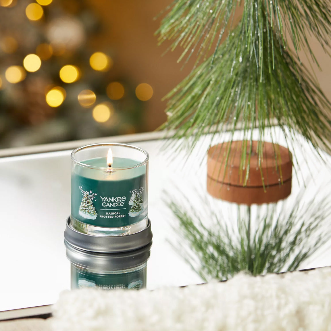 Yankee Candle Signature Small Tumbler Candle, 1- Wick (4.3oz) - Magical Frosted Forest