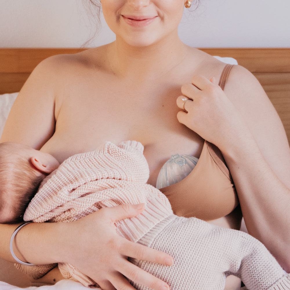 Haakaa Shell Wearable Silicone Manual Breast Pump, 1-Pack (2 Sizes)