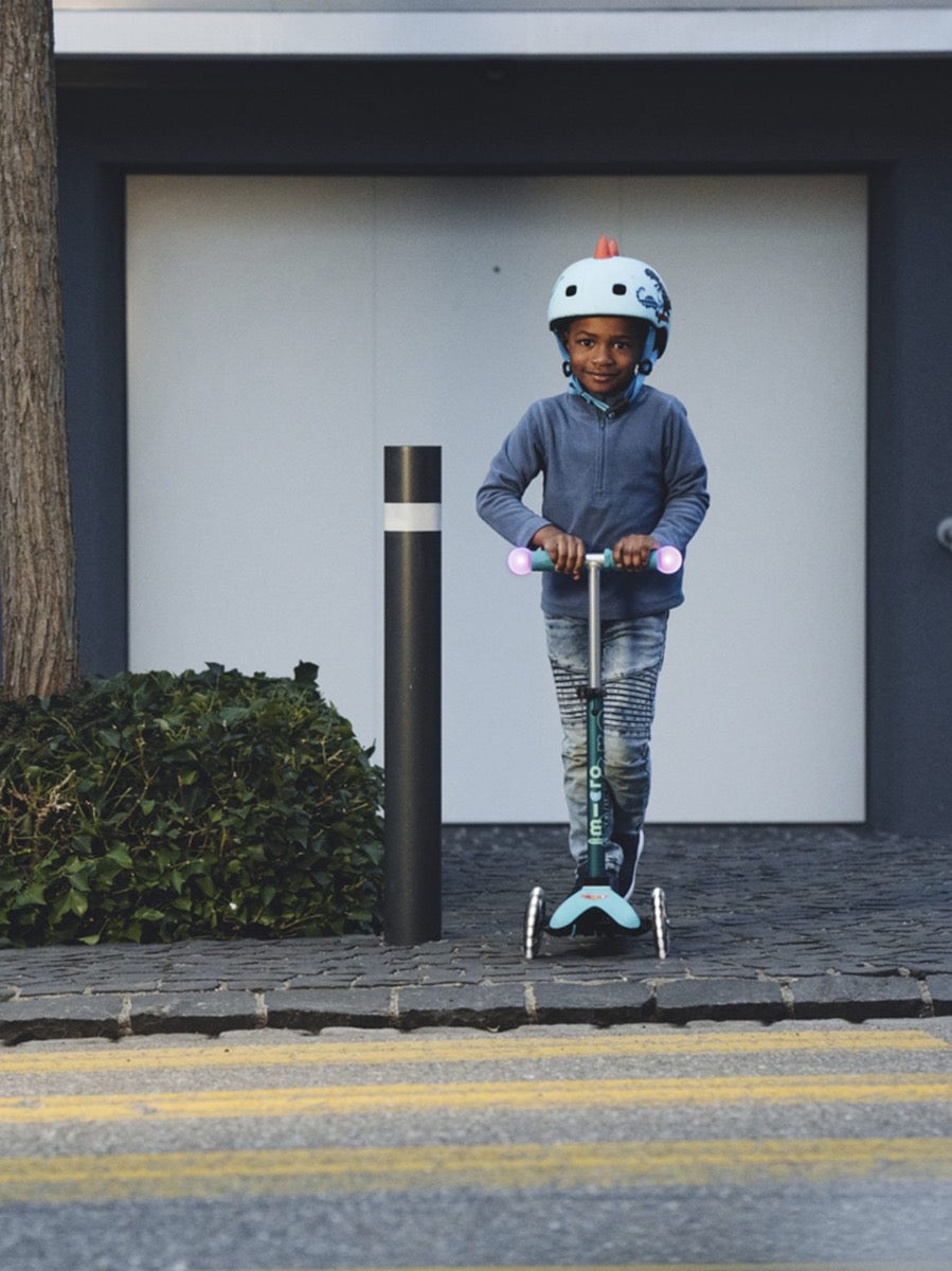Micro Mini Deluxe Magic Scooter (LED on Wheels + Handles) (4 Colors) - Pupsik Singapore