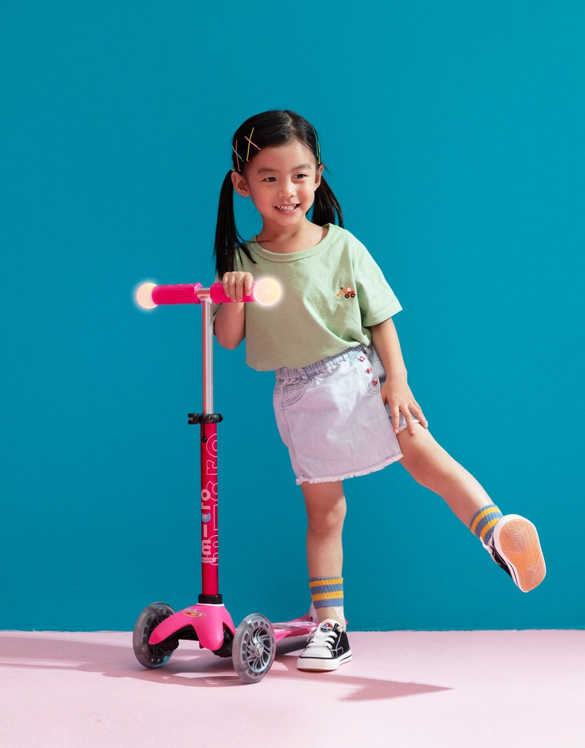 Micro Mini Deluxe Magic Scooter (LED on Wheels + Handles) (4 Colors) - Pupsik Singapore