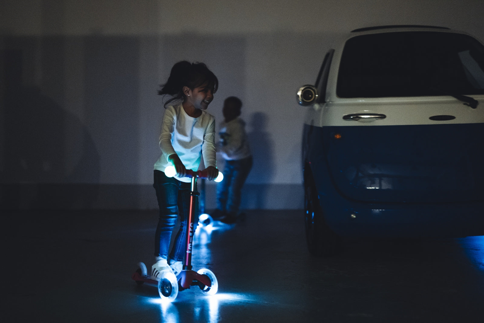 Micro Mini Deluxe Magic Scooter (LED on Wheels + Handles) (4 Colors) - Pupsik Singapore