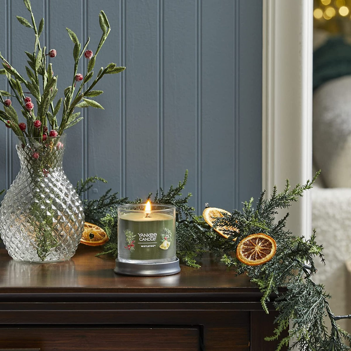 Yankee Candle Signature Small Tumbler Candle, 1- Wick (4.3oz) - Mistletoe