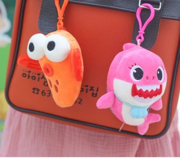 Pinkfong Mommy Shark Keyring
