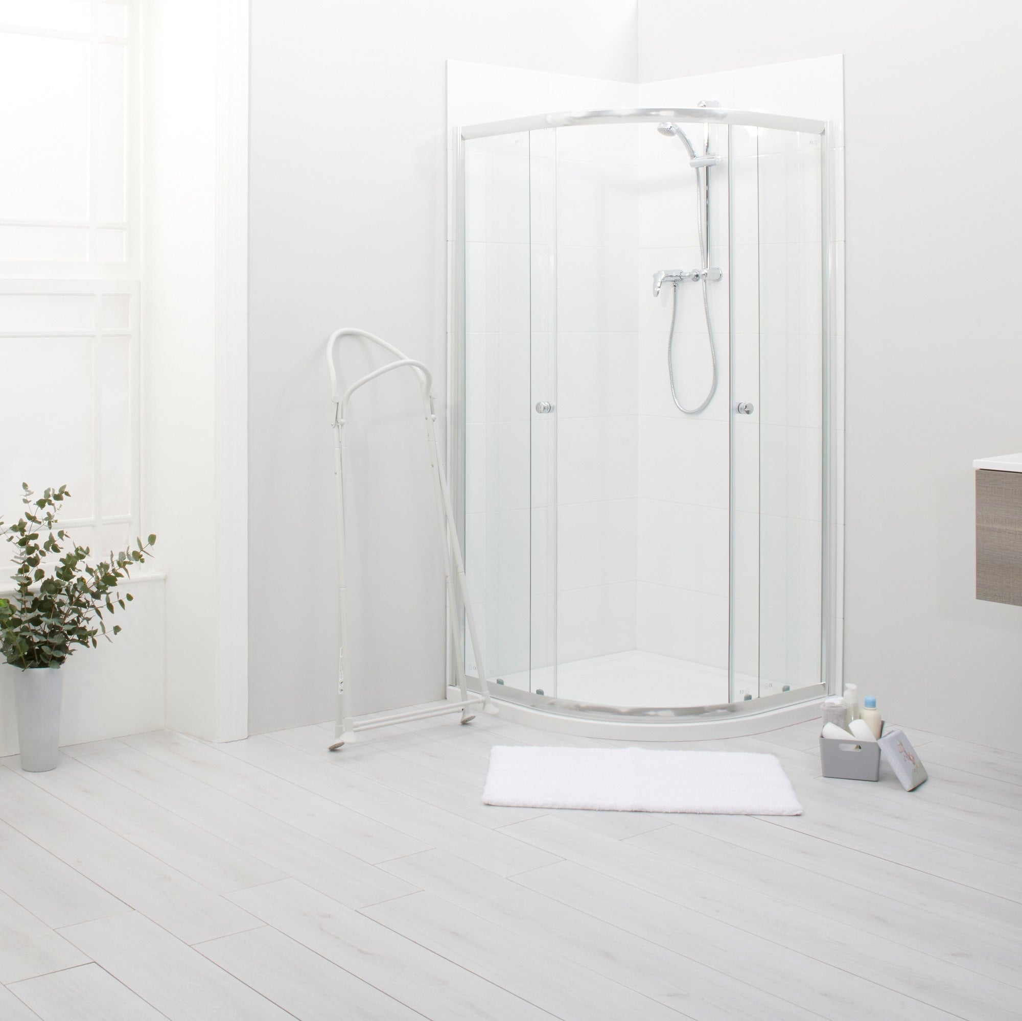 Shnuggle Folding Bath Tub Stand with Strap (NEW)