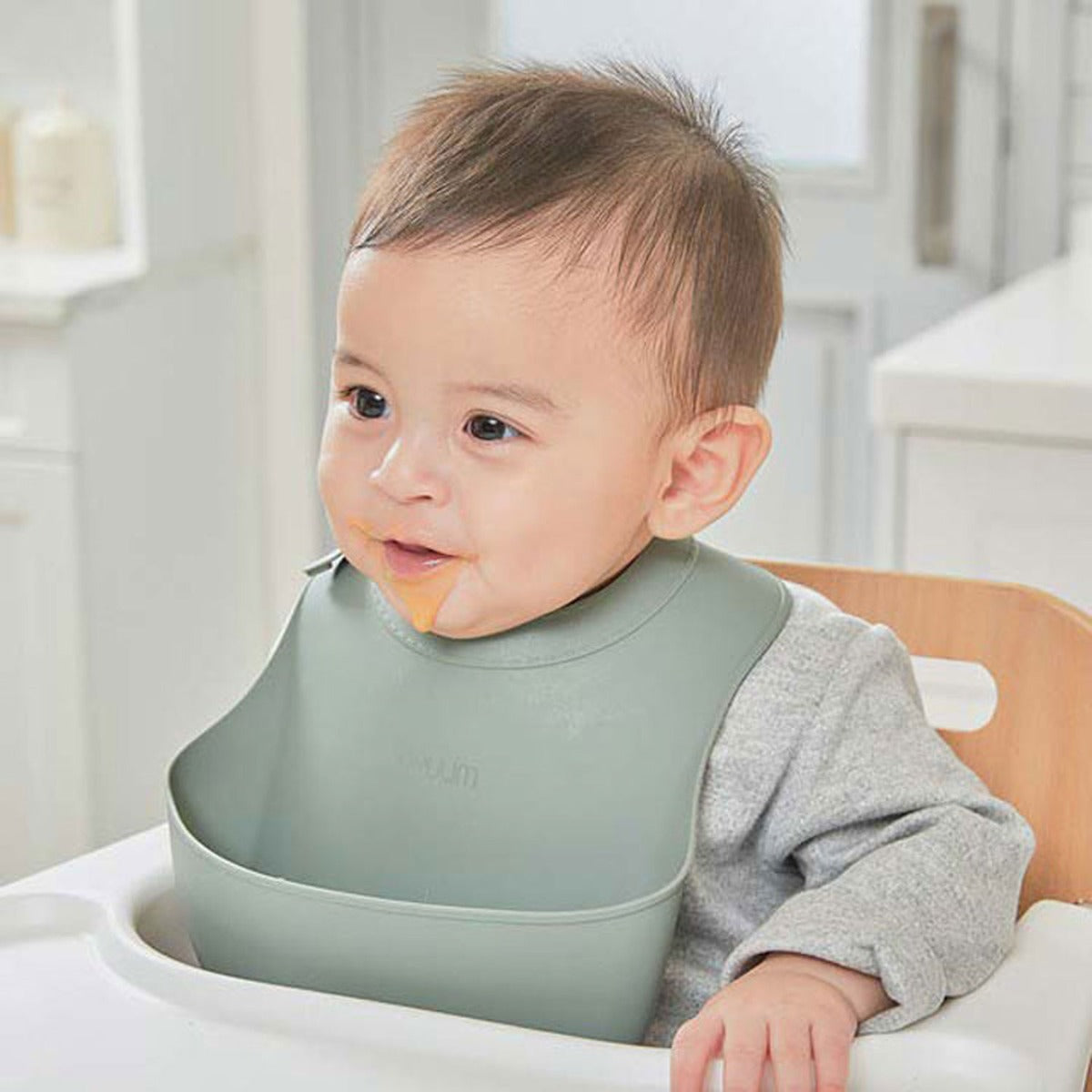 Moyuum Premium One Touch Buckle Silicone Baby Bib (6 Colors) - Pupsik Singapore