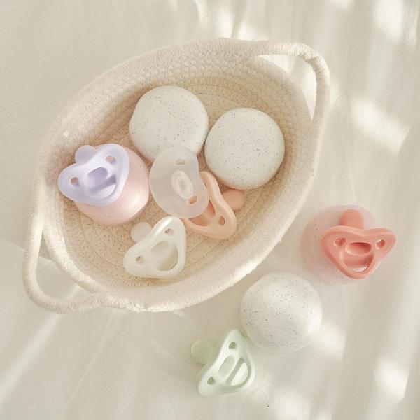 Moyuum All-Silicone Macaron Pacifier with Case, 3-6M (4 Colors)