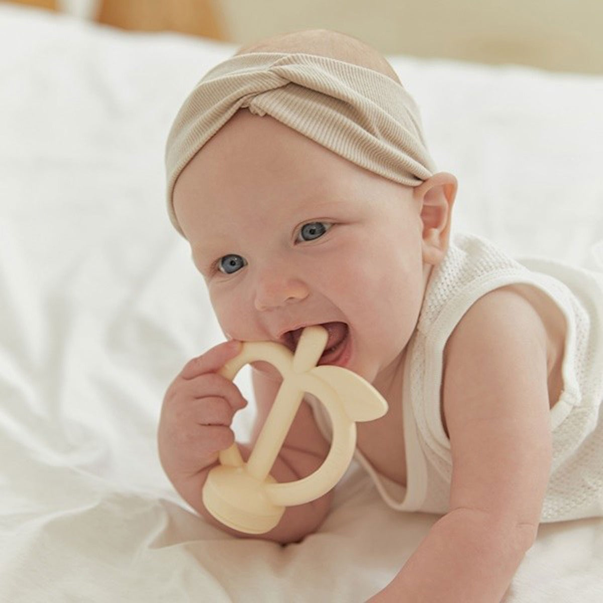 Moyuum Apple Peach Feeder Teether (3 Colours)