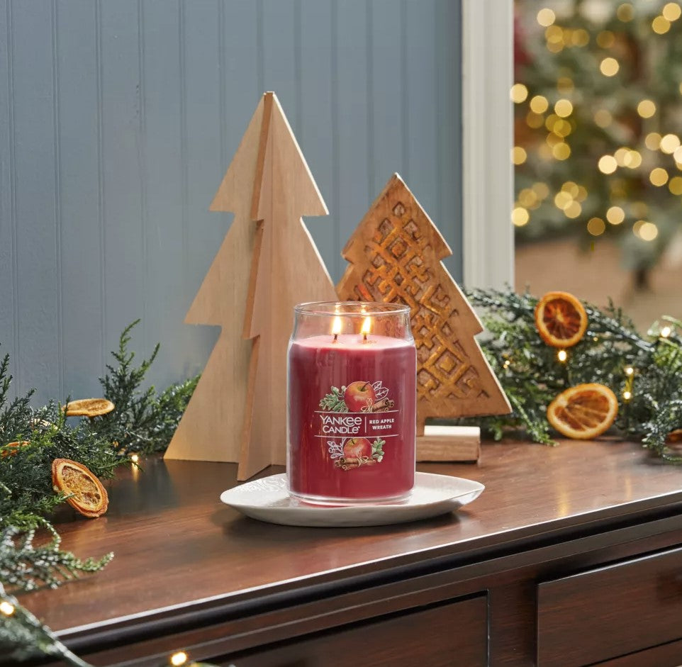Yankee Candle Signature Large Jar Candle, 2-wicks (20oz) - Red Apple Wreath