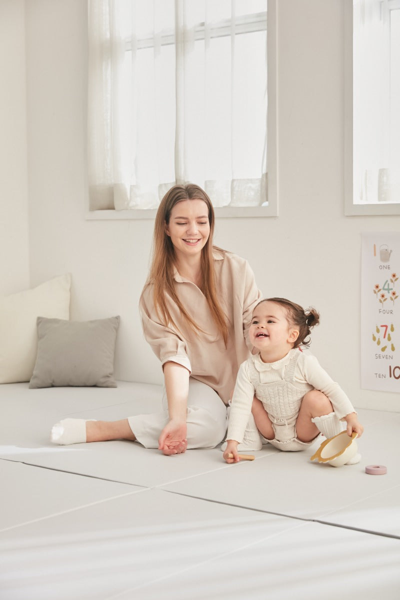 Caraz Signature Clean Folding Playmat, 140 x 200cm (4 Colors) - Pupsik Singapore