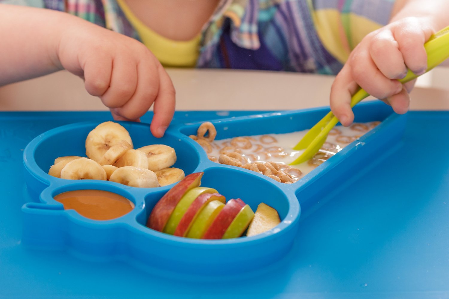 [Buy 1 Free 1] Silicandy One Piece Silicone Placemat & Plate (4 designs) - Pupsik Singapore