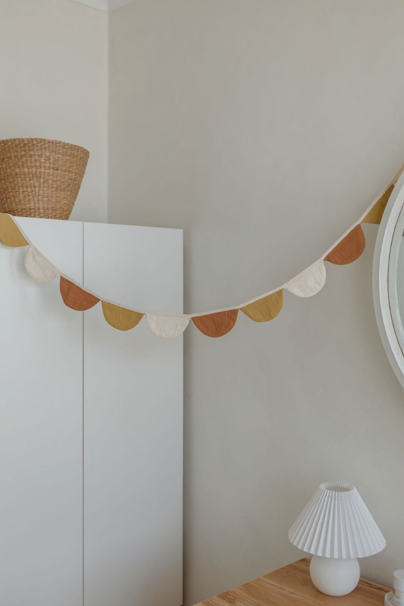 Soft Spot Soft Petal Garland (4 Colors)