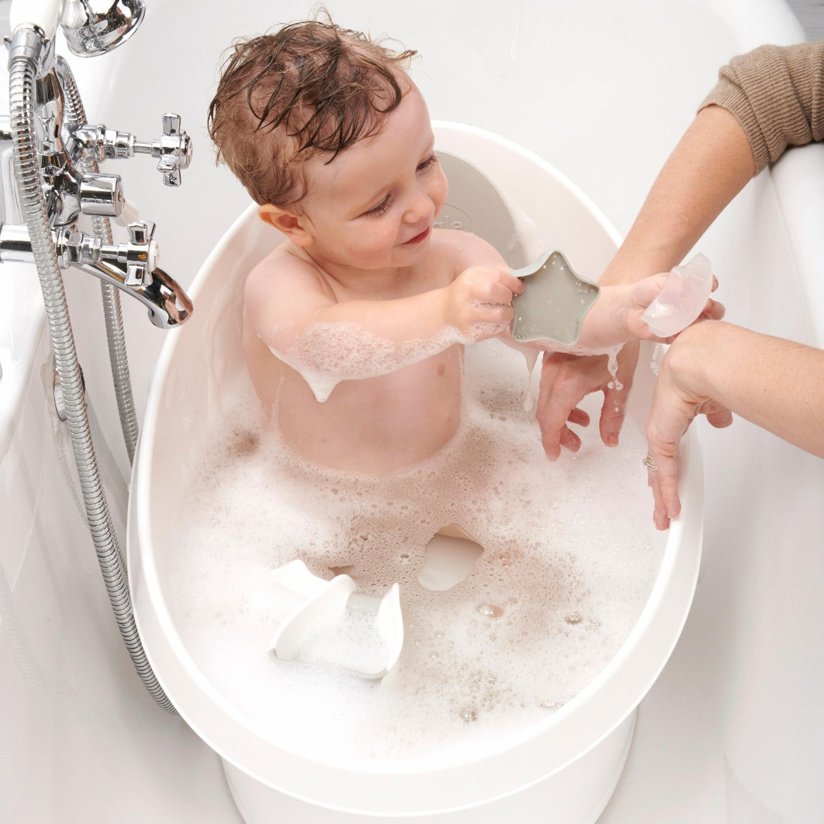 Shnuggle Toddler Bath Tub with Plug & Foam Backrest (2 Colors)