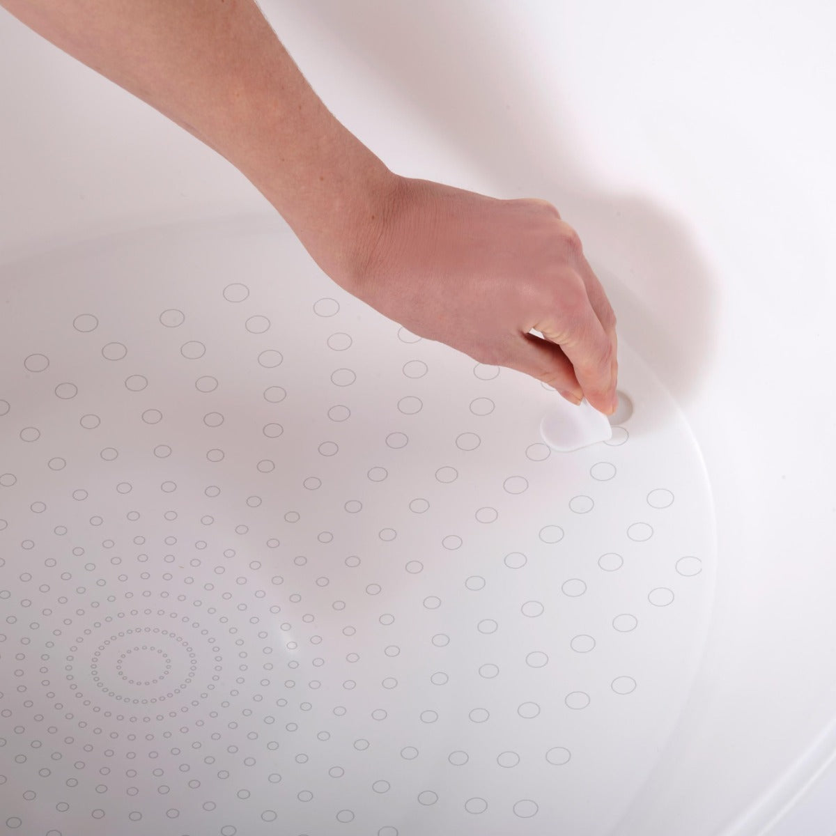 Shnuggle Toddler Bath Tub with Plug & Foam Backrest (2 Colors)